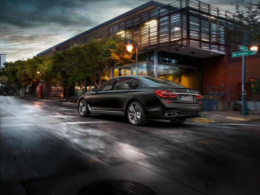  BMW M760Li xDrive (G12) 2016 года  (WW) (фото 21 из 25)